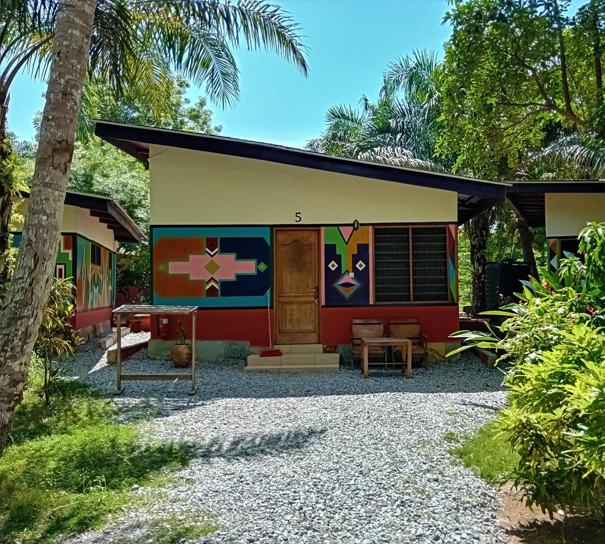 Ko-Sa Beach Resort Ltd Ampeni Dış mekan fotoğraf