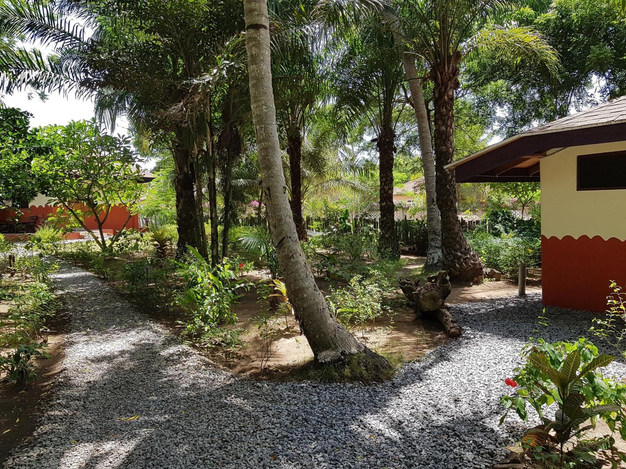 Ko-Sa Beach Resort Ltd Ampeni Dış mekan fotoğraf